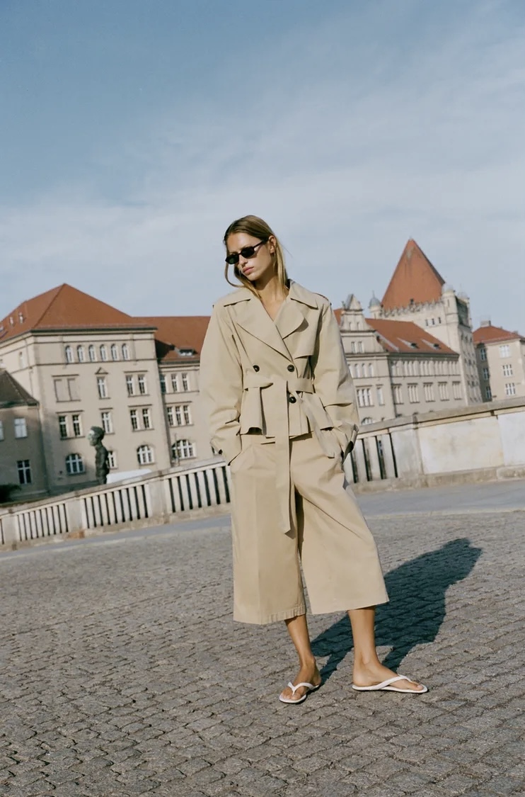 بارانی کوتاه کلاسیک با طراحی دوبل و کمربند اختصاصی برند ZARA ORIGINAL زارا اورجینال NEW 2026 انگلستان