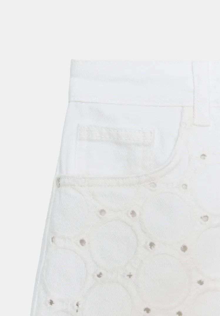 شلوارک گلدوزیشده با جزئیات ظریف – شیک، تابستانه و متفاوت برند ZARA ORIGINAL زارا اورجینال NEW 2026 انگلستان