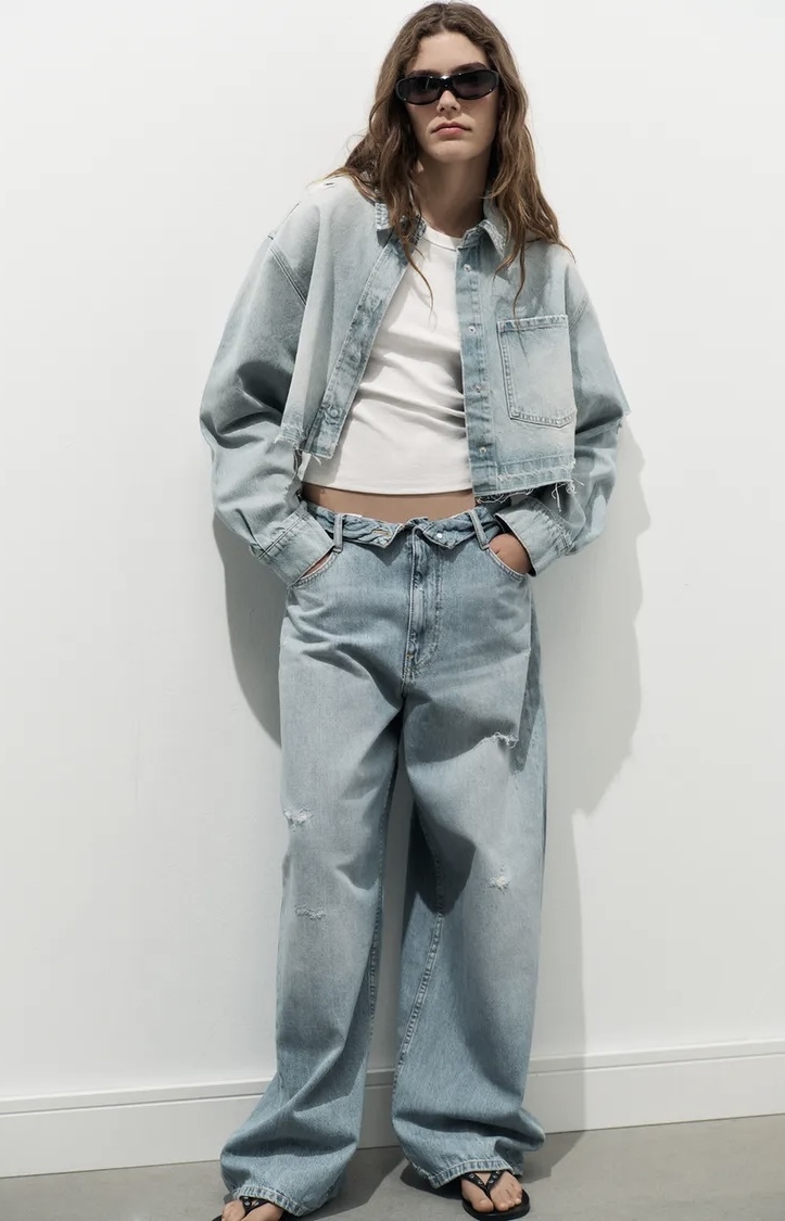 شلوار جین کمر متوسط با طراحی کمر تا شده و جزئیات پاره برند ZARA ORIGINAL اورجینال NEW 2026