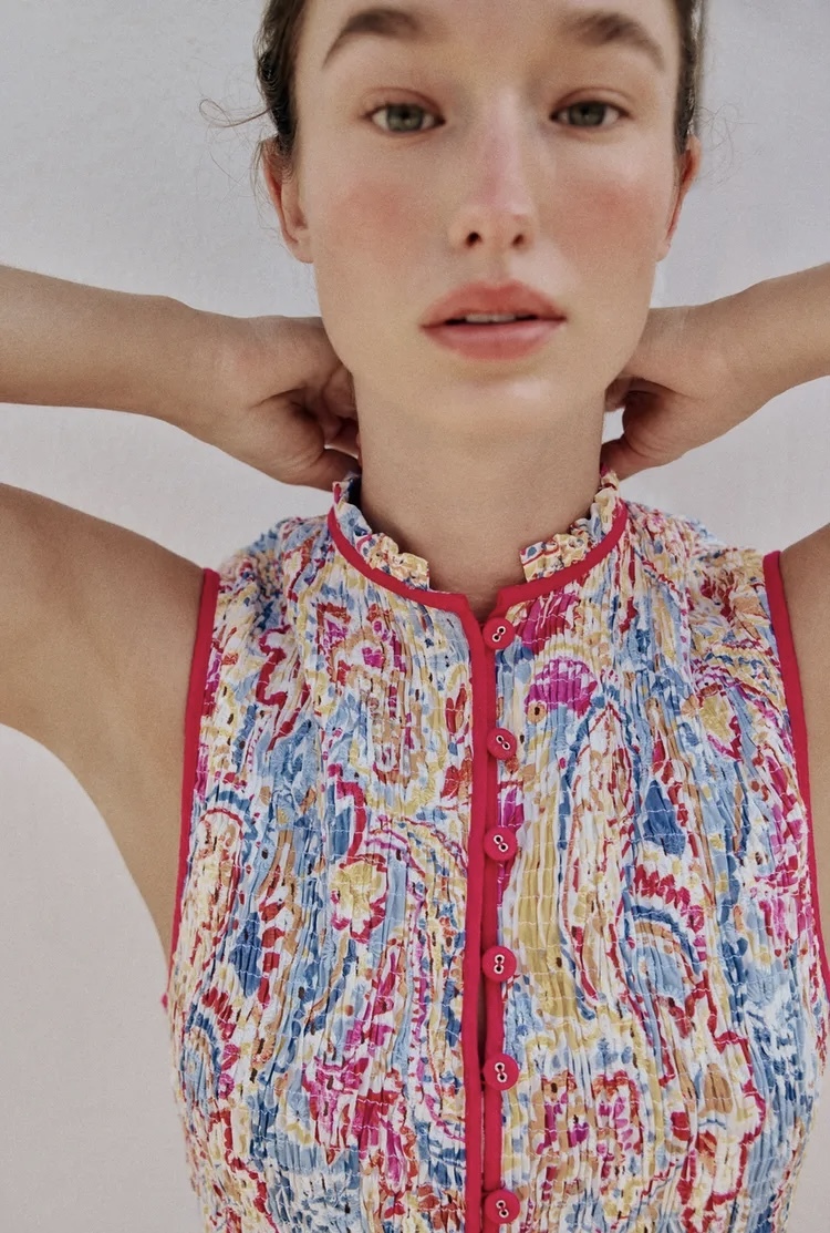 بلوز زنانه یقه ruffles، بدون آستین با گلدوزی ظریف برند ZARA ORIGINAL زارا اورجینال NEW 2026 انگلستان