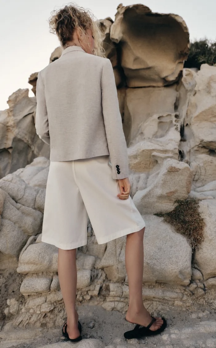 کت بلیزر از ترکیب مرغوب کتان، با طراحی استاندارد و دوخت دقیق برند ZARA ORIGINAL اورجینال NEW 2026 