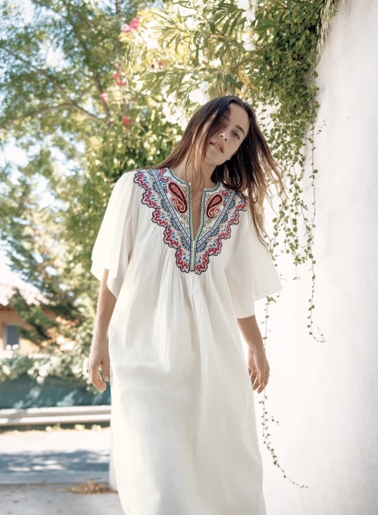 لباس با پارچه اصلی از جنس نخ پنبه. یقه هفت و آستین کوتاه برند ZARA ORIGINAL اورجینال NEW 2026
